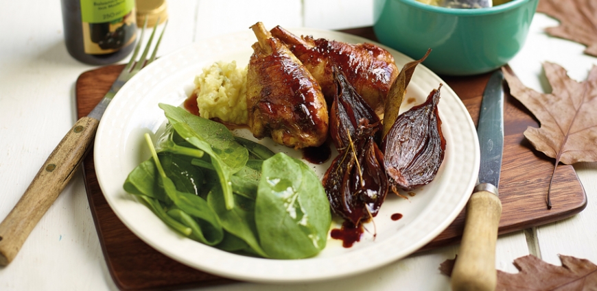 Pilons de poulet à l’échalote, purée de pommes de terre et salade d’épinards