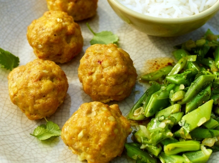 Boulettes hachées au gingembre et haricots coupés