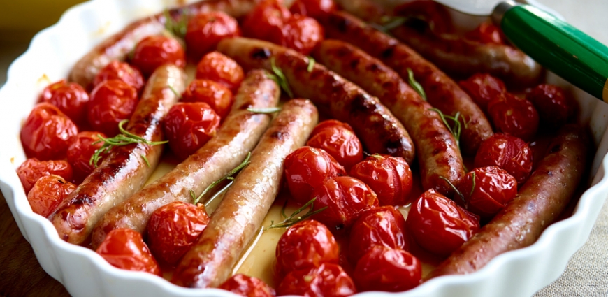 Chipolatas aux tomates-cerises, miel et romarin