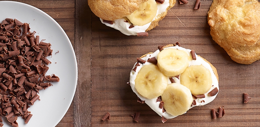 Choux à la crème et aux bananes