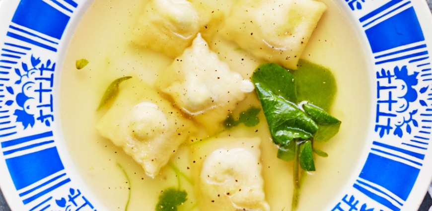 Bouillon léger d’herbes  et petites ravioles