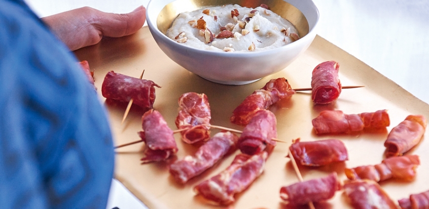 Rouleaux croustillants et houmous de topinambours aux noisettes