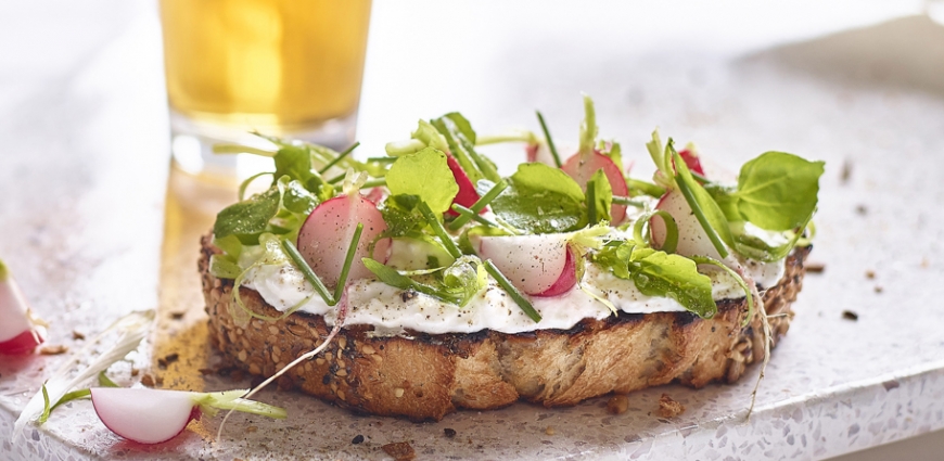 Tartine au fromage blanc