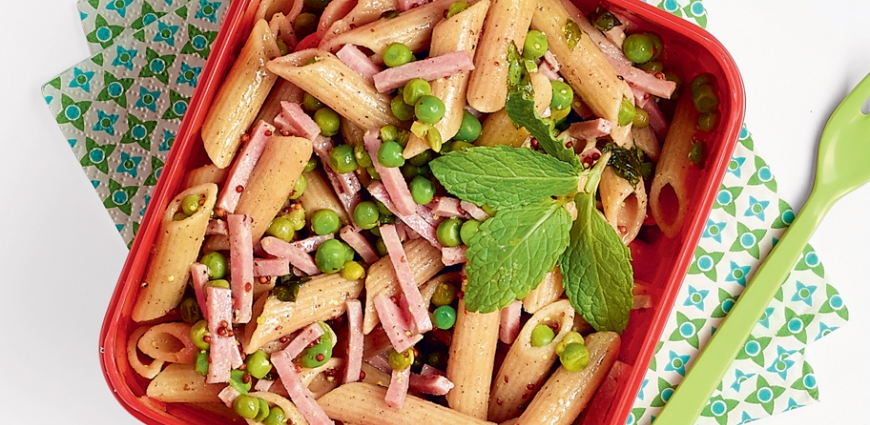 Salade de pâtes complètes aux petits pois, menthe et jambon