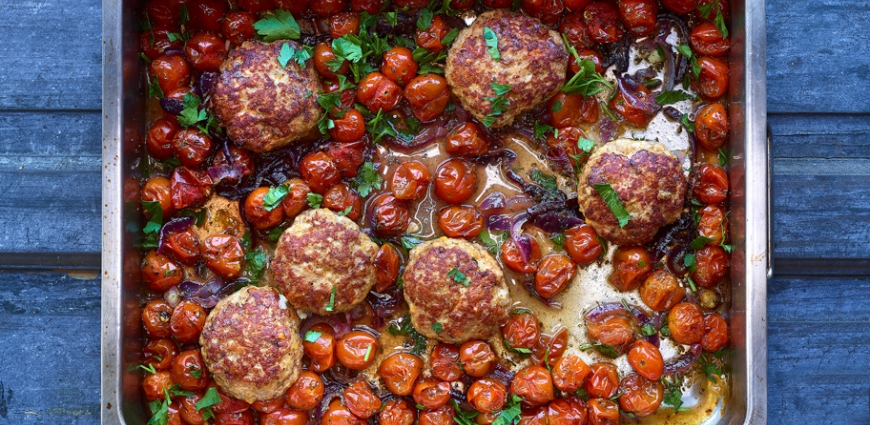 Burgers au cheddar et tomates-cerise rôties