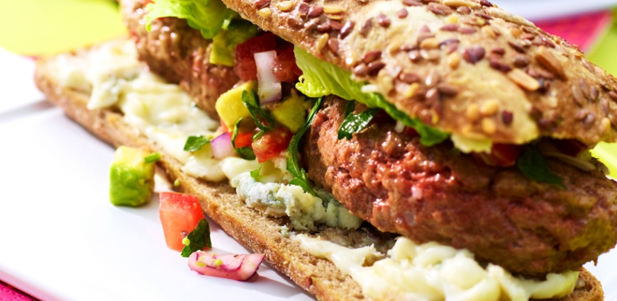 Hamburger à la salsa d’avocat et gorgonzola