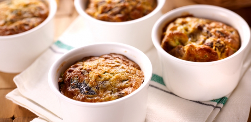 Petits clafoutis aux champignons des bois et au parmesan