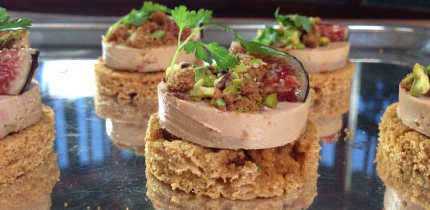 Canapés au pain d’epices, foie gras, spéculoos et pistaches