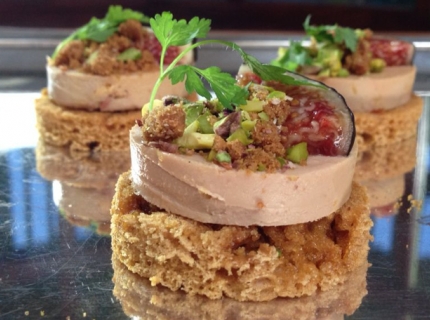 Canapés au pain d’epices, foie gras, spéculoos et pistaches