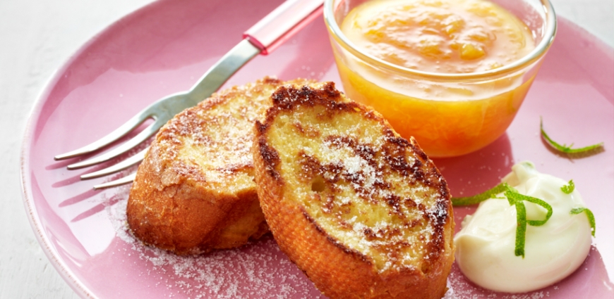 Pain perdu à la mousse de fruits et crème aigre