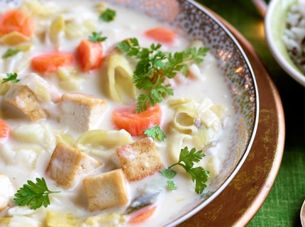 Waterzooi au tofu et petits légumes, riz sauvage