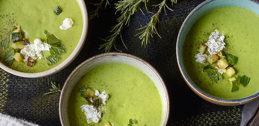 Soupe de courgette à la ricotta et à la menthe