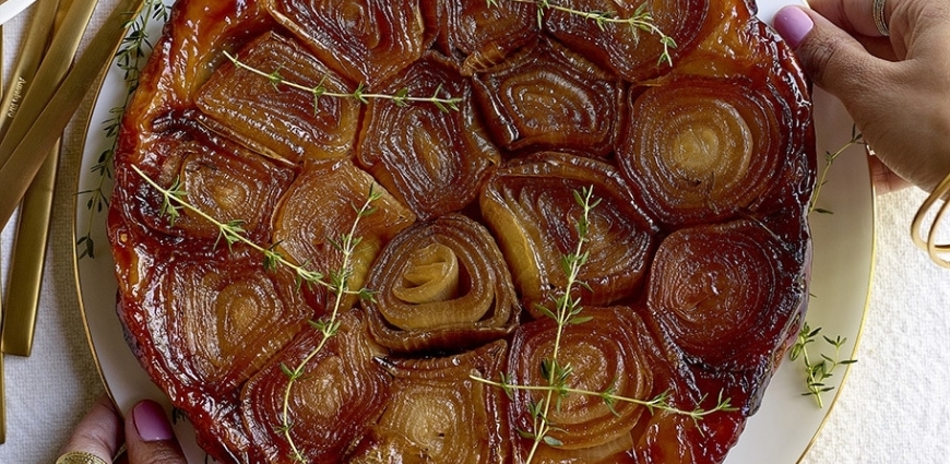 Tatin d’oignons laqués à la sauce teriyaki