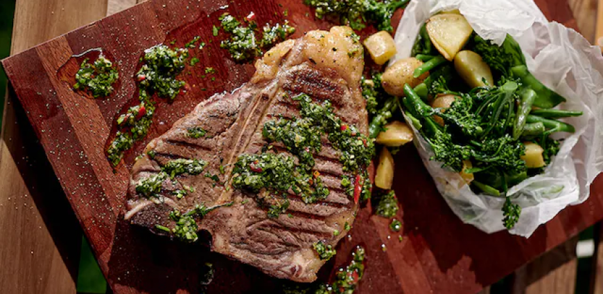 T-Bone steaks au chimichurri et papillotes de légumes